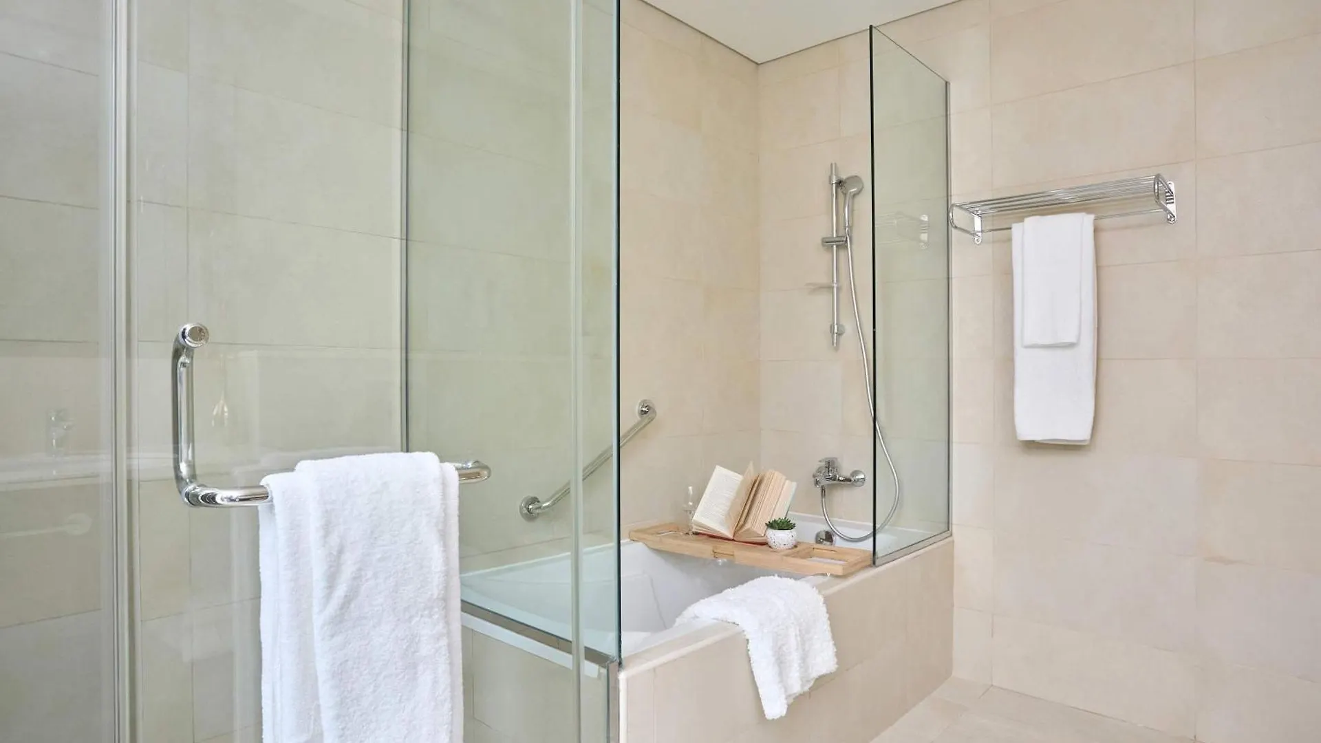 Frank Porter - Avani Palm View Dubai Apartment