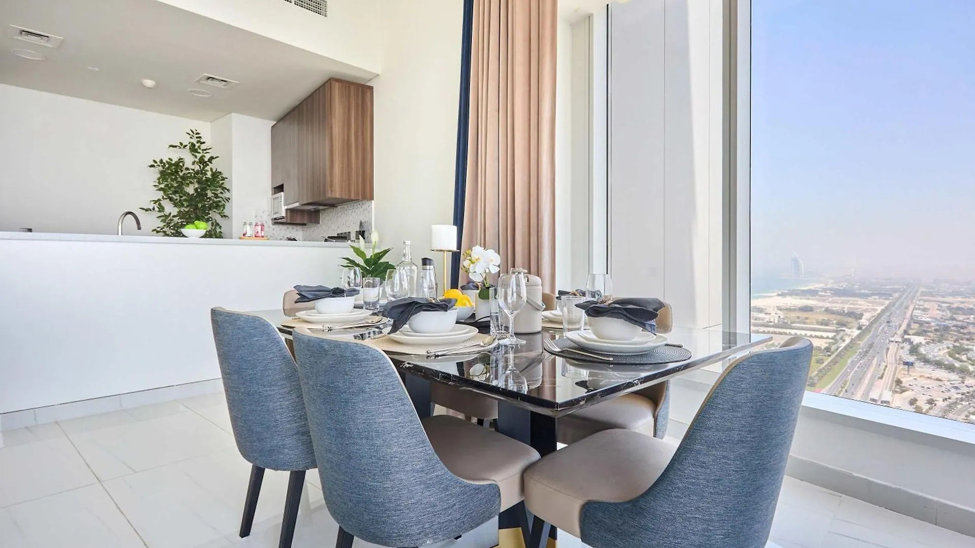 Frank Porter - Avani Palm View Dubai Apartment